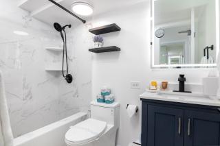 Newly Renovated Studio with Pool & Steps to Waikiki Beach - 7