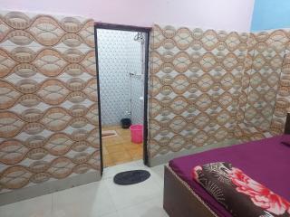 Hotel Vrindavan Dham Near Pem mandir - 3
