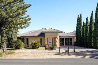 Rustic Point Cook Family Home near Sanctuary Lakes - 0