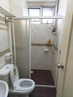 E-Tiara Apt King Size Bed 1-7pax LRT YSW Homes - Subang Jaya - 3