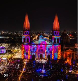 Céntrico, con alberca y estacionamiento - Guadalajara - 9