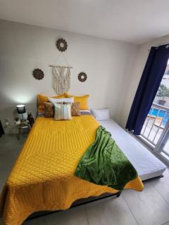 Céntrico, con alberca y estacionamiento - 3