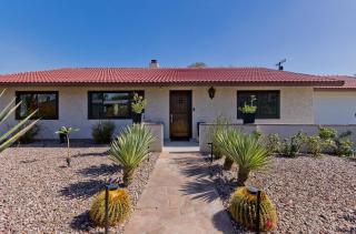 Casa El Greco, a Desert Getaway with Pool - Spa - Mountain Views - Palm Springs - 3