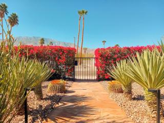 Casa El Greco, a Desert Getaway with Pool - Spa - Mountain Views - Palm Springs - 4