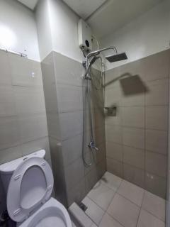 Spacious Big Room with Pool View - Manila - 2