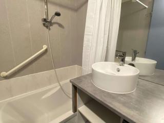 Appartement 2 pièces en duplex avec terrasse et piscine à Balaruc-les-Bains - FR-1-553-301 - Balaruc-les-Bains - 3
