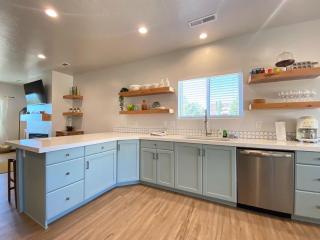 Stylish Family Home in Kanab 40 Mins to Zion NP - Kanab - 3