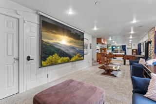 Arrowhead Treehouse Delight and Theater & Game Room! - Lake Arrowhead - 2
