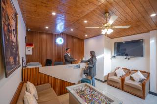 PerfectStayz Premium Westend Mall road - Mussoorie - 2