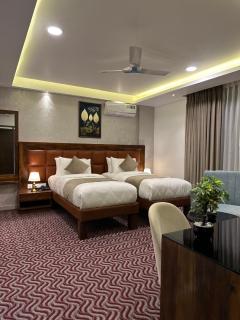 ROYAL ACE LUXUR - Bangalore - 5