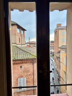 A painting for each window with AIR CONDITIONING! - Siena - 6