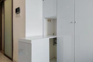 Homey and Warm Studio at Sky House BSD Apartment By Travelio - Tangerang - 3