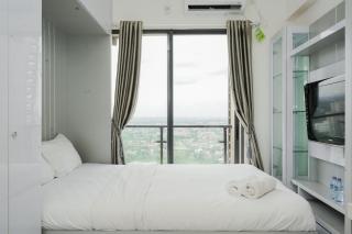 Homey and Warm Studio at Sky House BSD Apartment By Travelio - Tangerang - 2