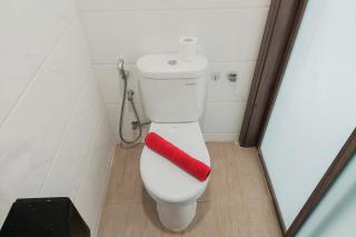 Homey and Warm Studio at Sky House BSD Apartment By Travelio - Tangerang - 1