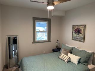 Adorable New West 3 BR 2 BA SMRT TV Coffee - 4