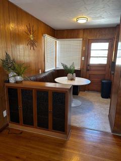 Mid-Century Modern 4BR WIF SmrtTV Coffee Patio - Wichita - 3