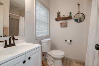 Nice East Side 3BR 2BA WIFI SMART TV - 1