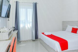 RedDoorz Plus at GNG Hotel El Tari Airport Kupang - 6