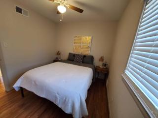 South Side Chic 3Br 1Ba 10mn to McConnell Spirit - 4