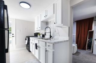 Whole Home Remodeled 1 Bed West Side Coffee Smrt TV WIFI - Wichita - 4