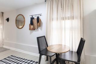 Whole Home Remodeled 1 Bed West Side Coffee Smrt TV WIFI - Wichita - 6