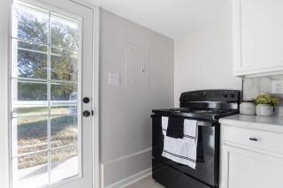 Whole Home Remodeled 1 Bed West Side Coffee Smrt TV WIFI - Wichita - 1