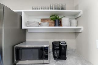 SUPER CUTE 3 BR 1 BA WIFI Smrt TV 2 Living RM - Wichita - 3
