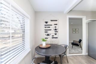 SUPER CUTE 3 BR 1 BA WIFI Smrt TV 2 Living RM - Wichita - 2