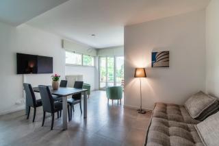 JOIVY Stylish 2-Bedroom Apartment by Lake Como - Como - 4