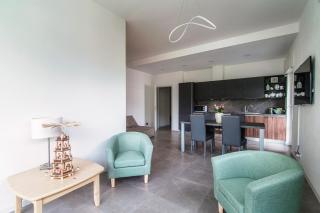 JOIVY Stylish 2-Bedroom Apartment by Lake Como - Como - 9