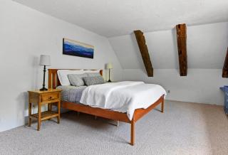 Spacious Mountain Retreat set on 7 acres & Pond - Stowe - 6