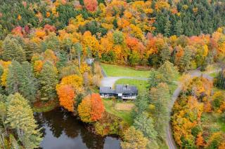 Spacious Mountain Retreat set on 7 acres & Pond - Stowe - 3