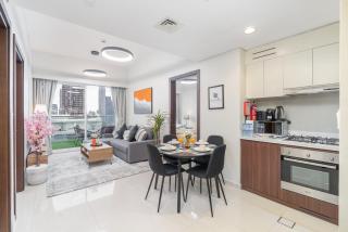 Burj View - Chic 2BR - 5min Dubai mall Canal - 9