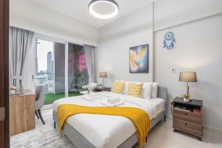 Burj View - Chic 2BR - 5min Dubai mall Canal - 8