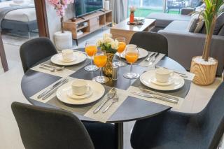 Burj View - Chic 2BR - 5min Dubai mall Canal - 1