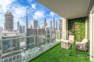 Burj View - Chic 2BR - 5min Dubai mall Canal - 5