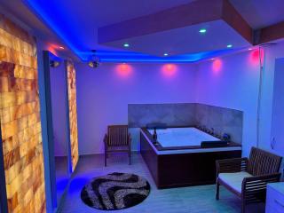 Regim Hotel Hanea jacuzzi in camera,piscina exterioara si sauna comuna - Sibiu - 6
