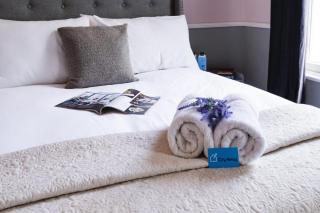 Stylish Hyde Park Gem - 2