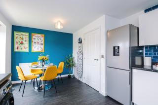 Vibrant Home in Crewe by 53 Degrees Property, Ideal for Business, FREE Parking! - 1