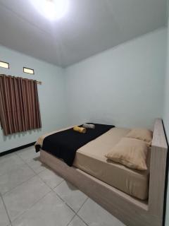 Cencen Guesthouse - Labuan Bajo - 3