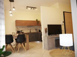 Modern Two-Bedroom Flat, 10 Mins Walk To The Beach - Quartu SantʼElena - 7