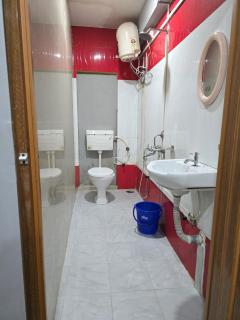 Hotel Pohor Regency Near Kamakhya Gate Foot Bridge - Guwahati - 7