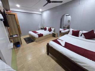 Hotel Pohor Regency Near Kamakhya Gate Foot Bridge - Guwahati - 4