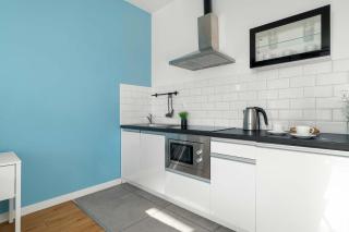 Elegant Very Berry Studios with Parking and Balcony by Noclegi Renters - Poznań - 6