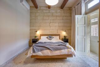 Exclusive 2BR Sliema Townhouse with Garden - Sliema - 4