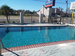 Howard Johnson by Wyndham Historic Lake Charles - Lake Charles - 9