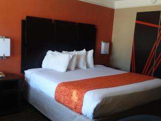 Howard Johnson by Wyndham Historic Lake Charles - Lake Charles - 3