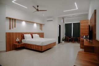 Shambhavi Hotel And Convention Centre - Udupi - 2