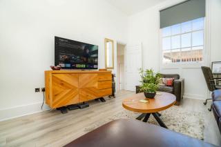 Characterful 2 Bed Apartment in Central Cheltenham - 1
