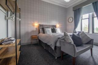 The Legend Suites - - 8